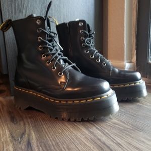 Black Dr. Martens Jadon